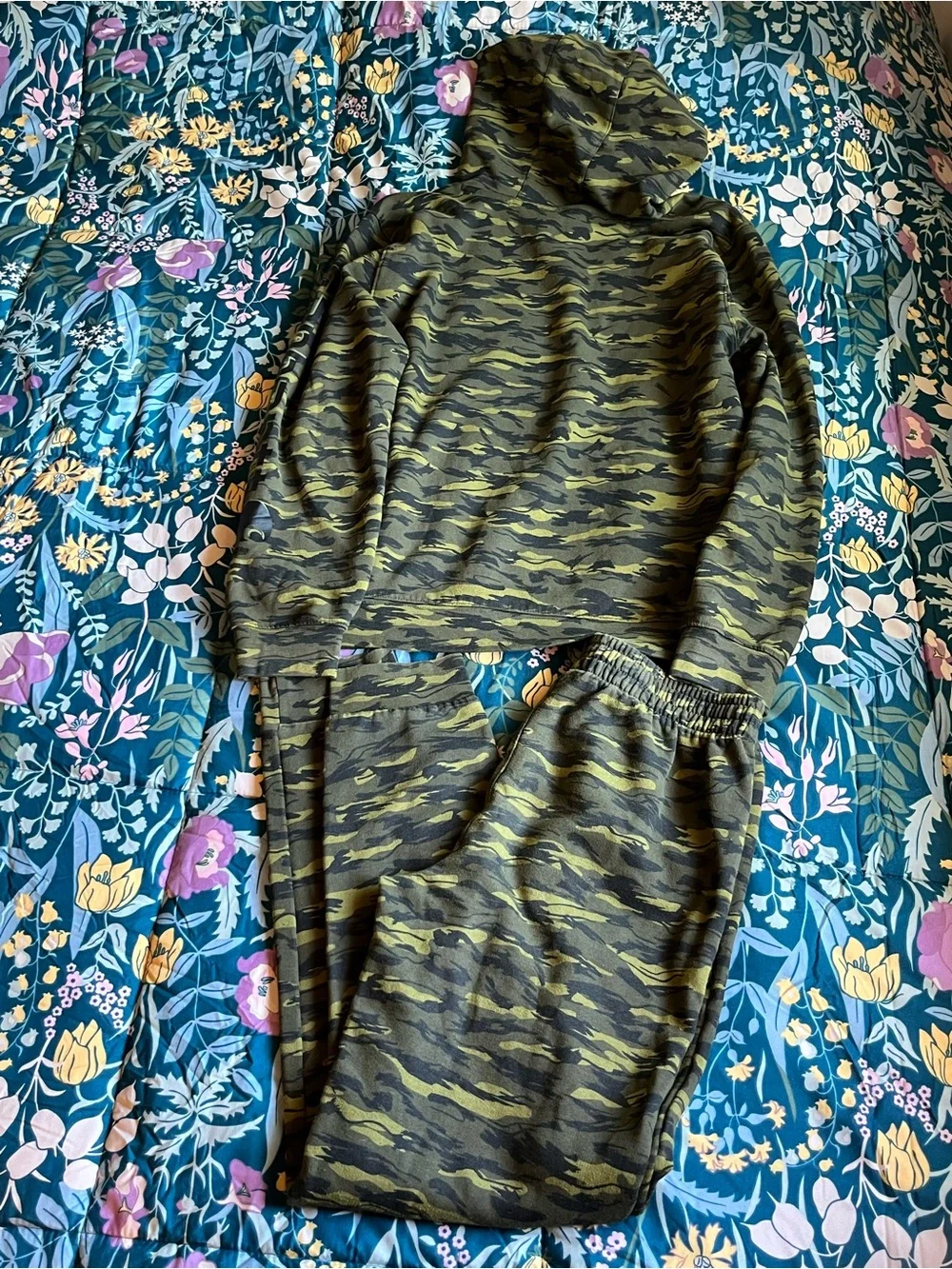 Carhartt Kids Olive Green Camo Hoodie & Jogger Set Size XL 18/20